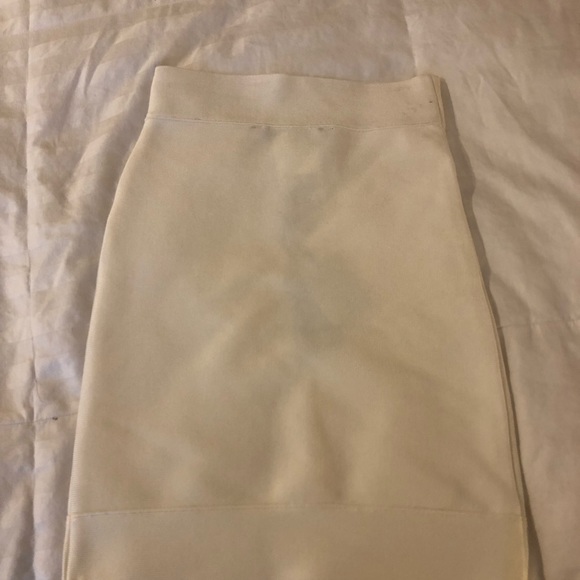 Bcbg maxazria banded pencil skirt. - Picture 4 of 4